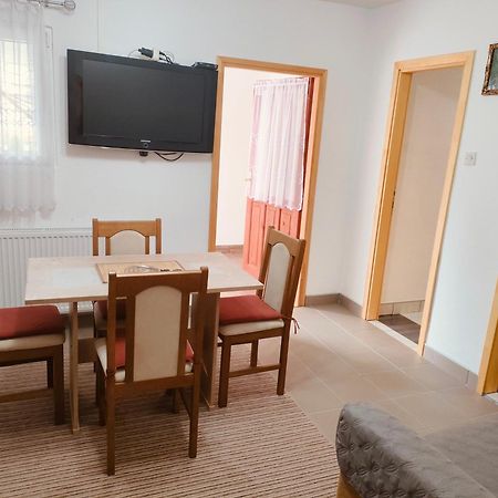 Apartment Tina Gracac Extérieur photo