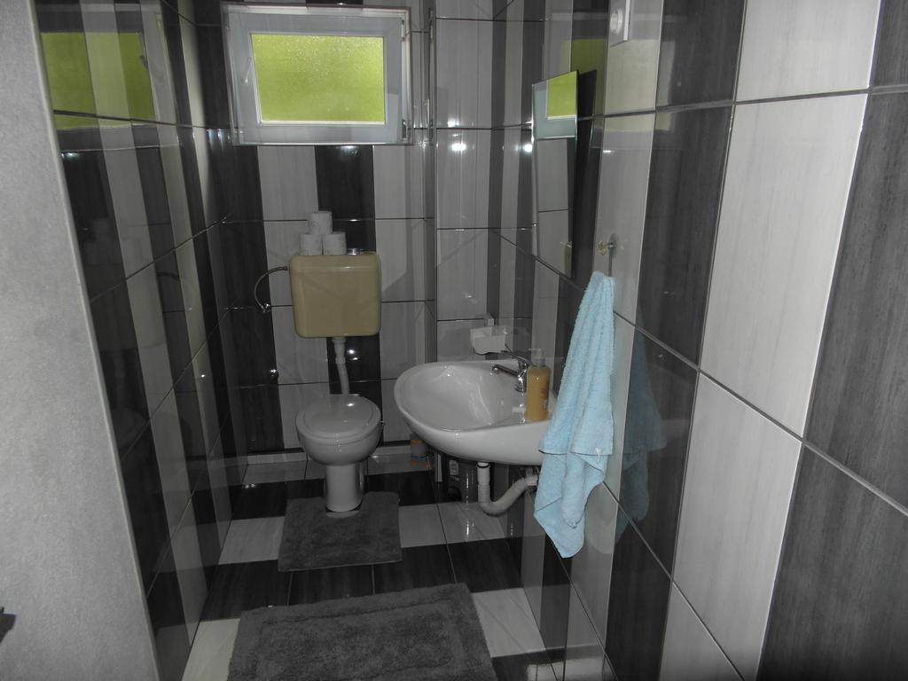 Apartment Tina Gracac Extérieur photo